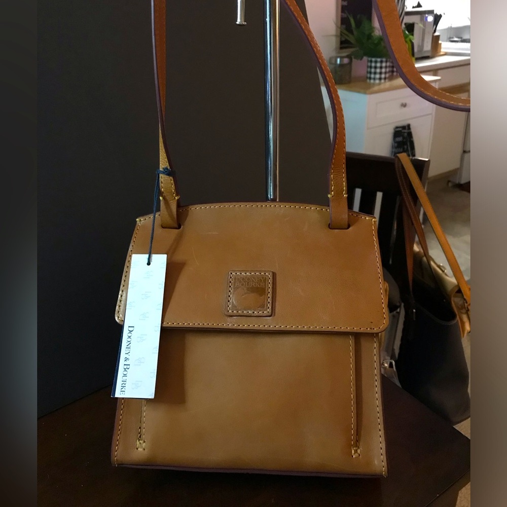 Dooney & Bourke Florentine Crossbody in NATURAL 😍🔥